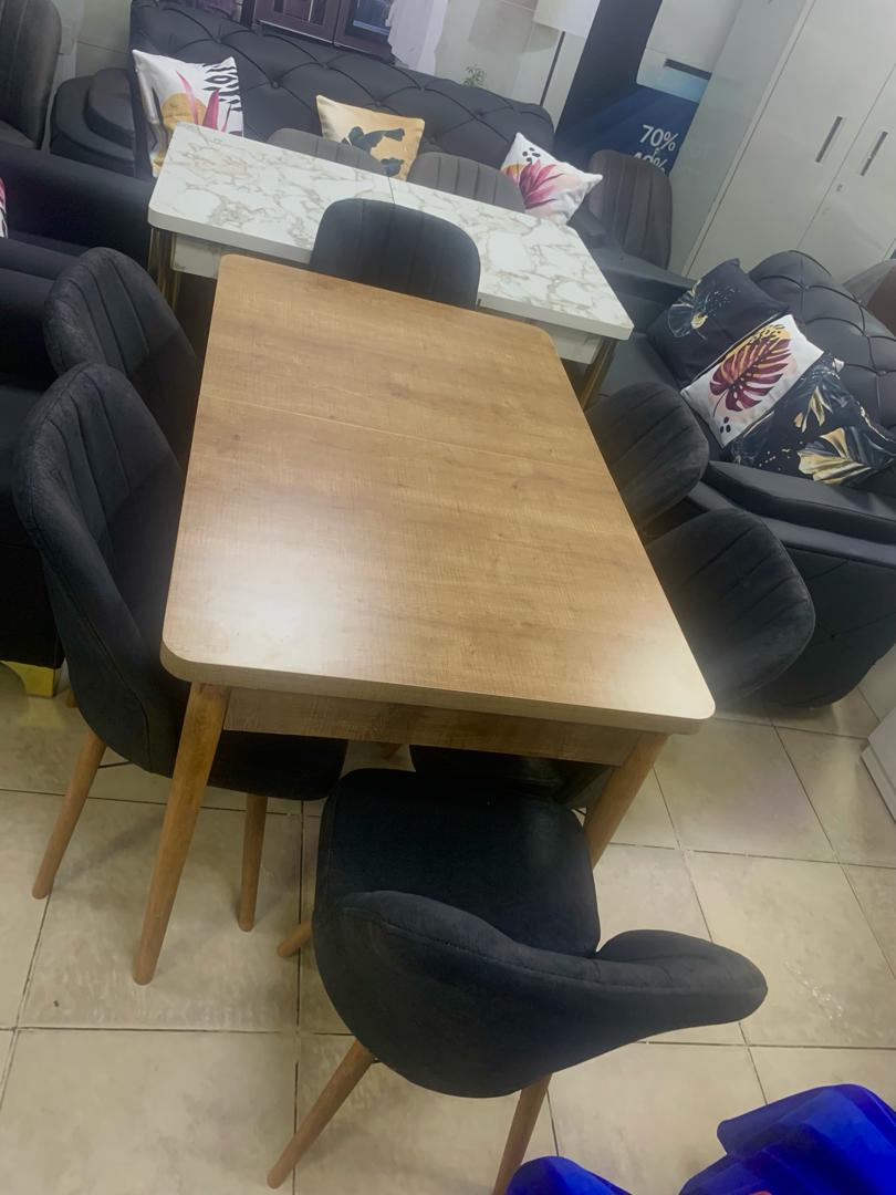 TABLE A MANGER 6PLACES EN BOIS MARRON NOIR