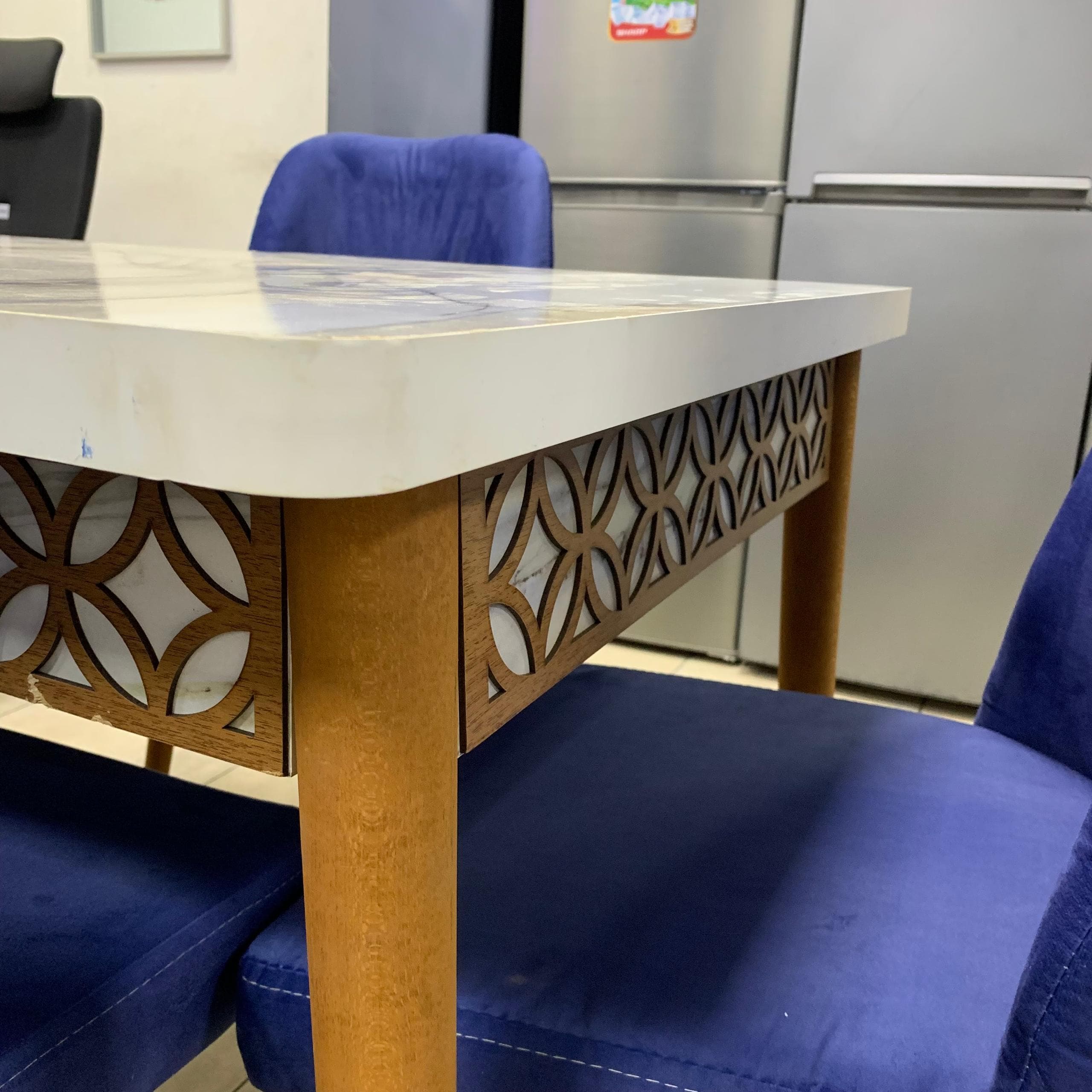 TABLE A MANGER 6PLACES EXTENSIBLE 80X130/80X170 BOIS BLANC-BLEU B30